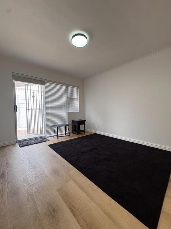 To Let 2 Bedroom Property for Rent in Lansdowne Western Cape